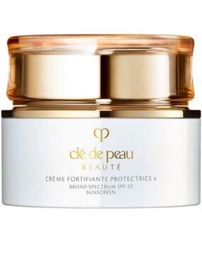 CLE DE PEAU BEAUTÉ PROTECTIVE FORTIFYING CREAM SPF 22